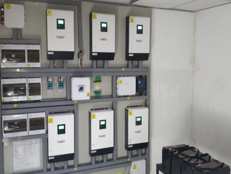 Centro Integral COODECOM — San Peregrino — Inversores híbridos Power, baterías, paneles solares | San Peregrino, Caldas